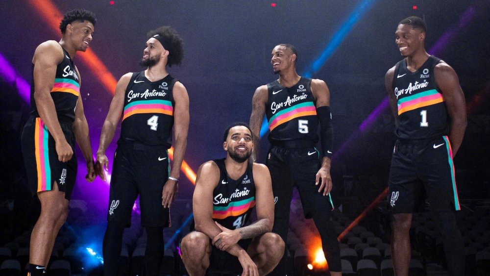 官方：除了被停赛一场之外，阿莱格里还被罚款1万欧元（官方：阿莱格里被禁赛1场并罚款1万欧元）