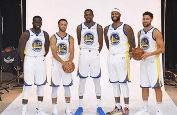 带领桑托斯成功逃离降级区，内马尔赛后动情落泪（内马尔率桑托斯脱离降级区，赛后激动落泪）